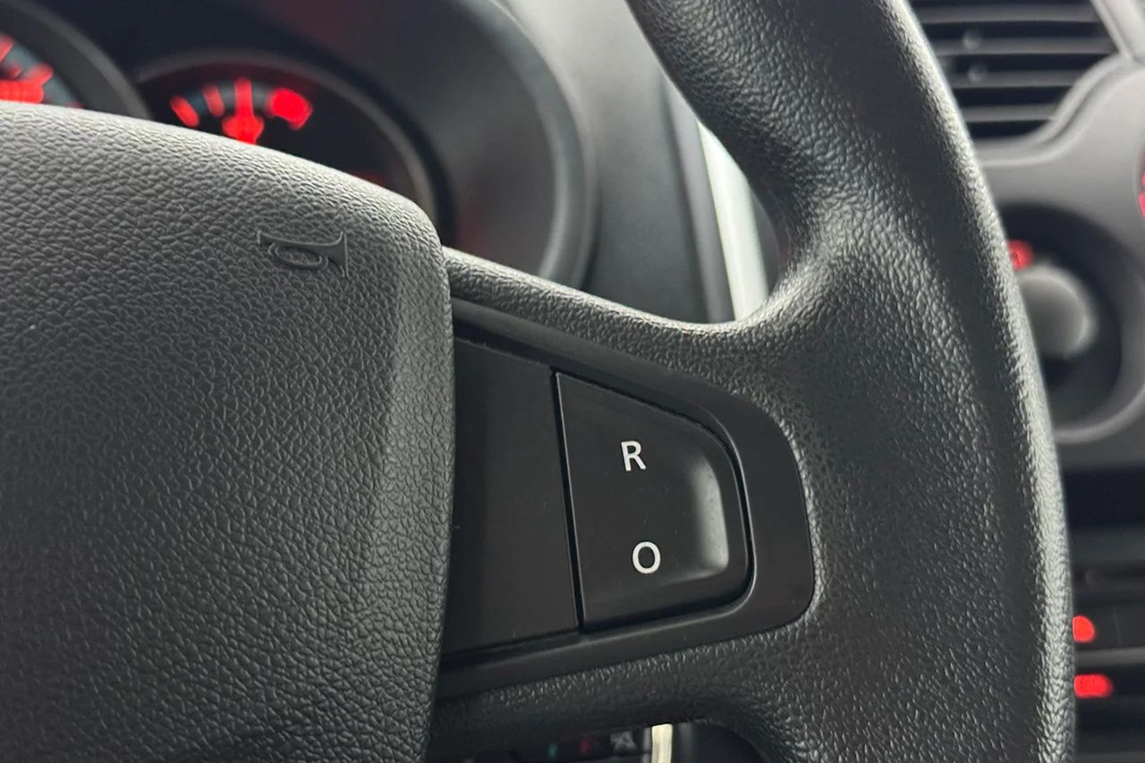 Renault Kangoo ZE Maxi 33 kWh Köpt batteri Inredd Kamera MOMS – bild 17 av 27
