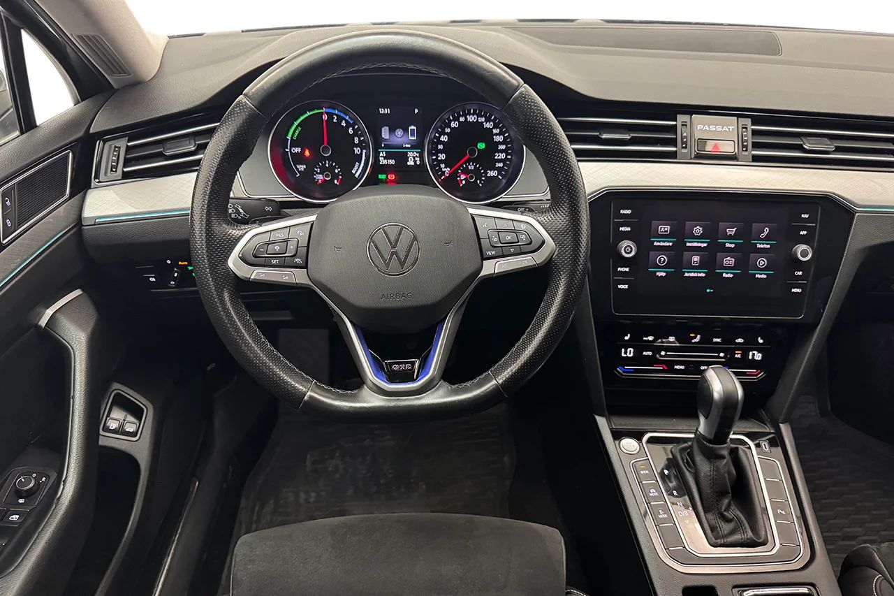 Volkswagen Passat SC GTE 1.4 TSI Executive Business Drag Navi Kamera Läder 218hk – bild 17 av 37