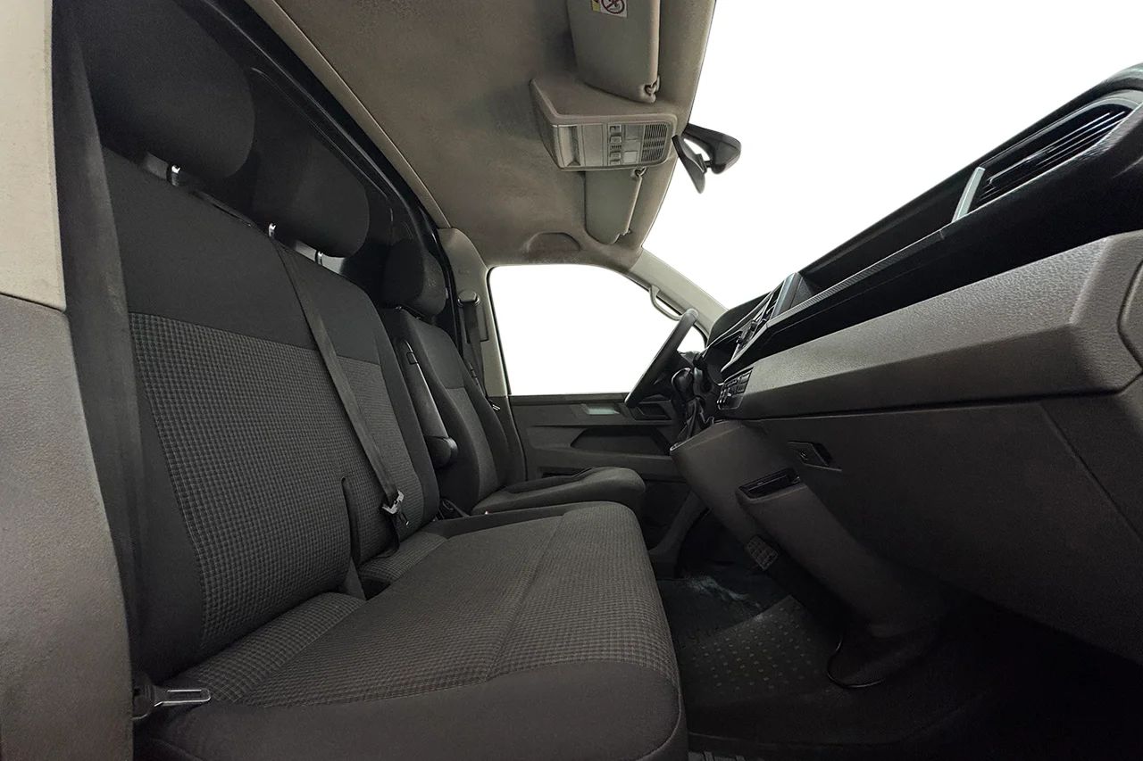 Volkswagen e-Transporter LWB 37.3 kWh Drag 3-sits CCS Kamera MOMS – bild 12 av 25