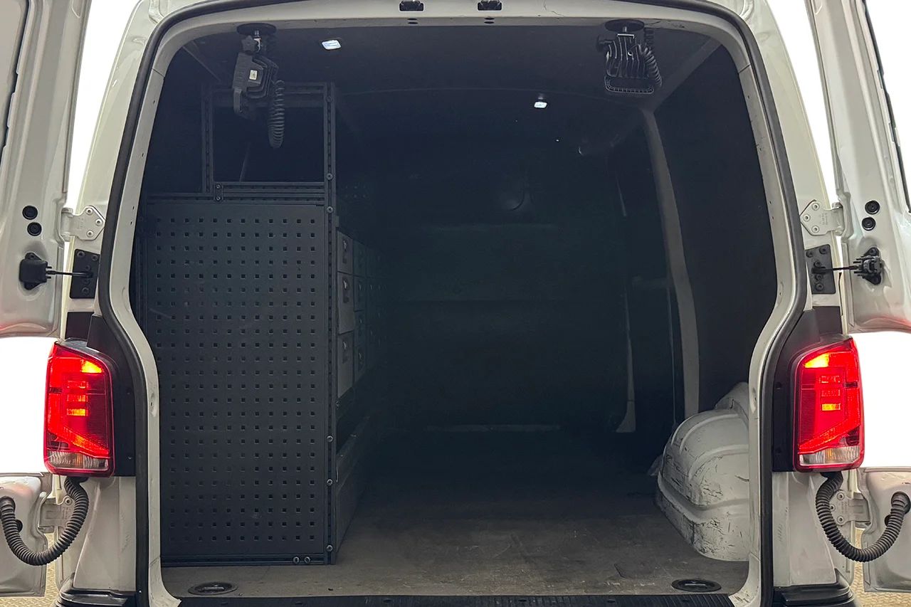 Volkswagen e-Transporter LWB 37.3 kWh Drag 3-sits CCS Kamera MOMS – bild 23 av 25