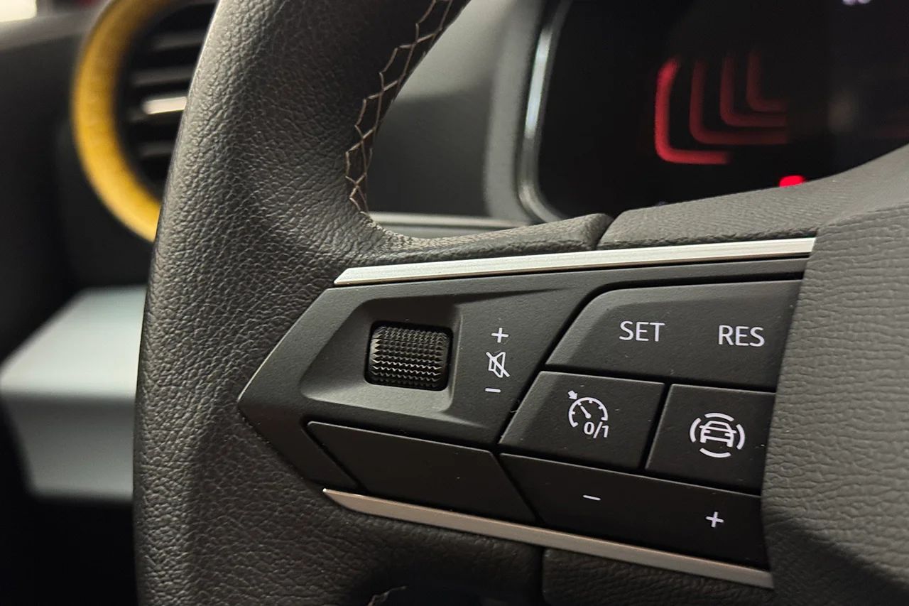 Seat Ibiza 1.0 TGI Vision Plus CNG Kamera P-Sens Cockpit LÅGMIL – bild 17 av 26