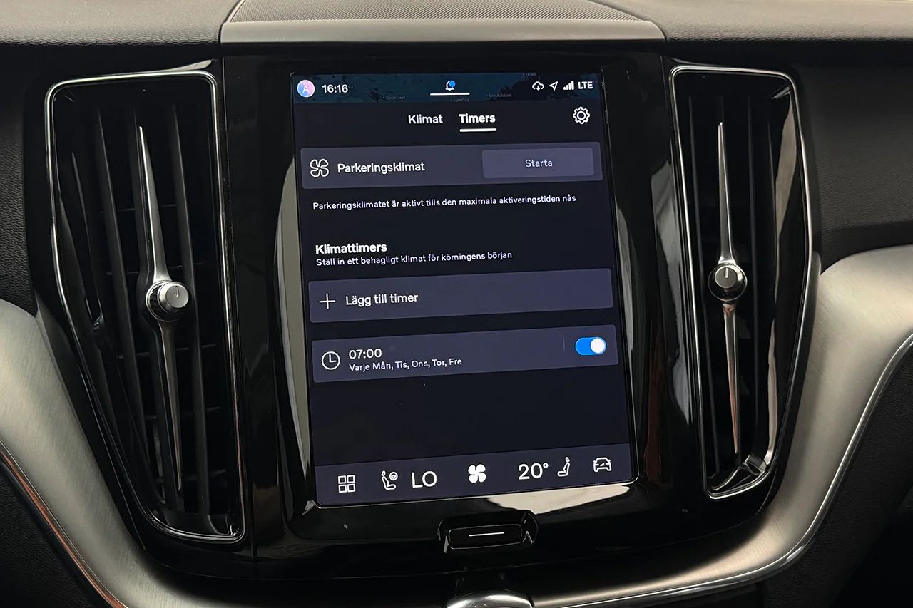 Volvo XC60 B4 AWD Aut Drag Cockpit Navi Kamera AdaptivFH MOMS – bild 24 av 33
