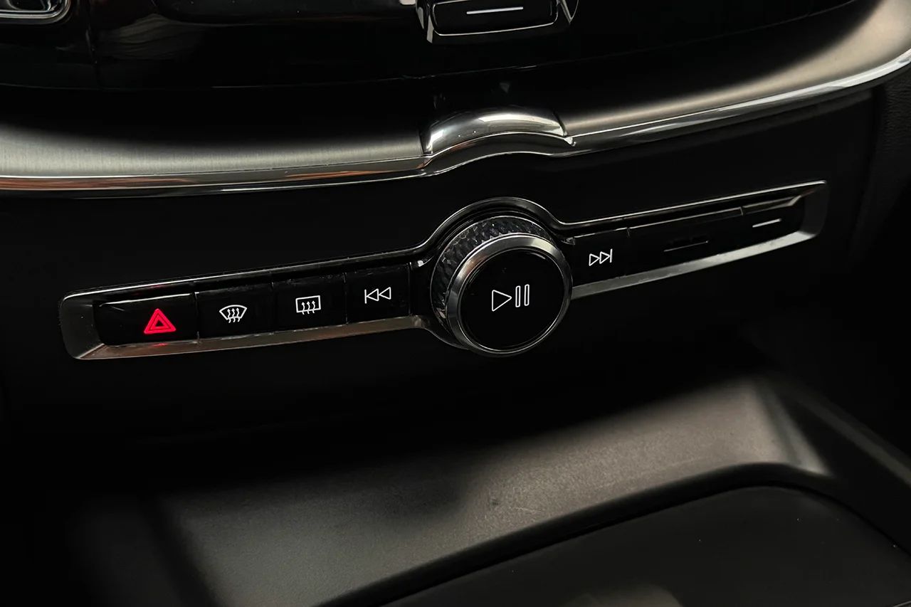 Volvo XC60 B4 AWD Aut Drag Cockpit Navi Kamera AdaptivFH MOMS – bild 27 av 33