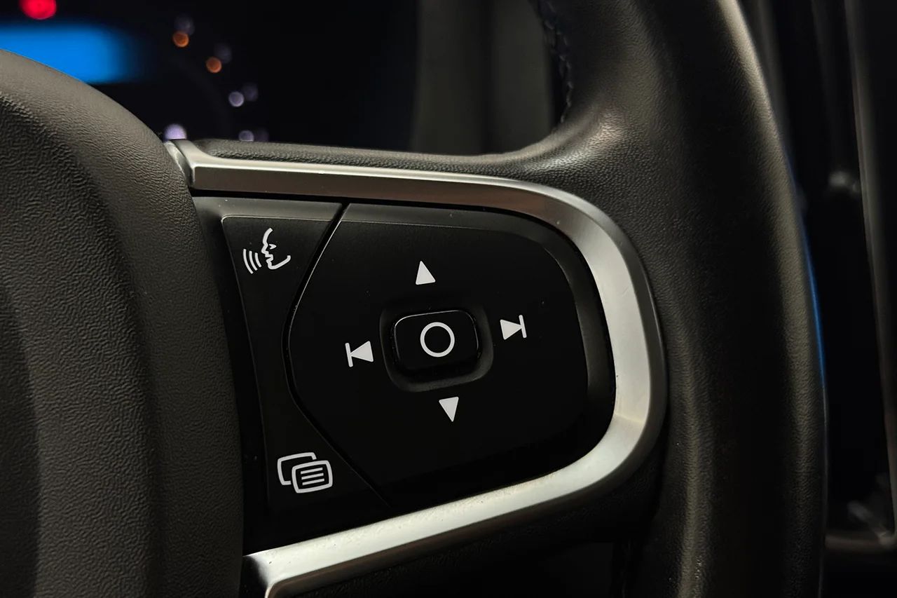 Volvo XC60 B4 AWD Aut Drag Cockpit Navi Kamera AdaptivFH MOMS – bild 20 av 33