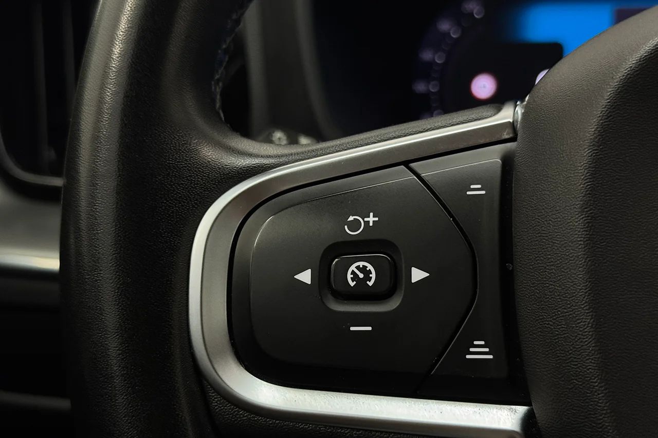 Volvo XC60 B4 AWD Aut Drag Cockpit Navi Kamera AdaptivFH MOMS – bild 19 av 33