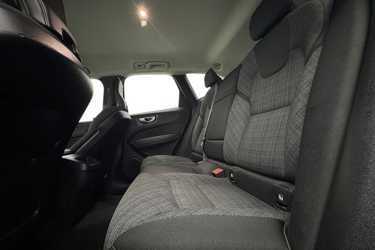 Volvo XC60 B4 AWD Aut Drag Cockpit Navi Kamera AdaptivFH MOMS – bild 14 av 33