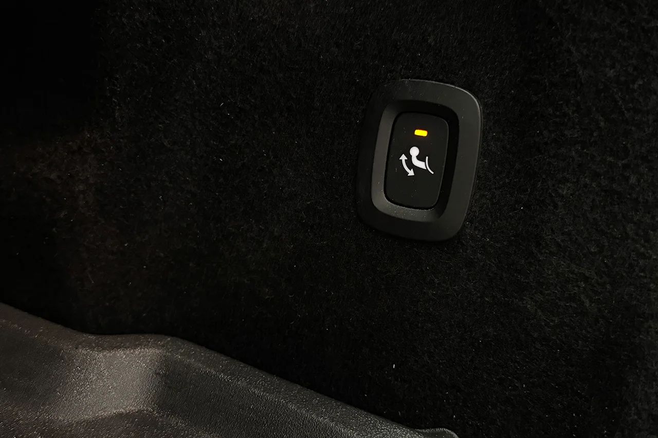 Volvo XC60 B4 AWD Aut Drag Cockpit Navi Kamera AdaptivFH MOMS – bild 33 av 33