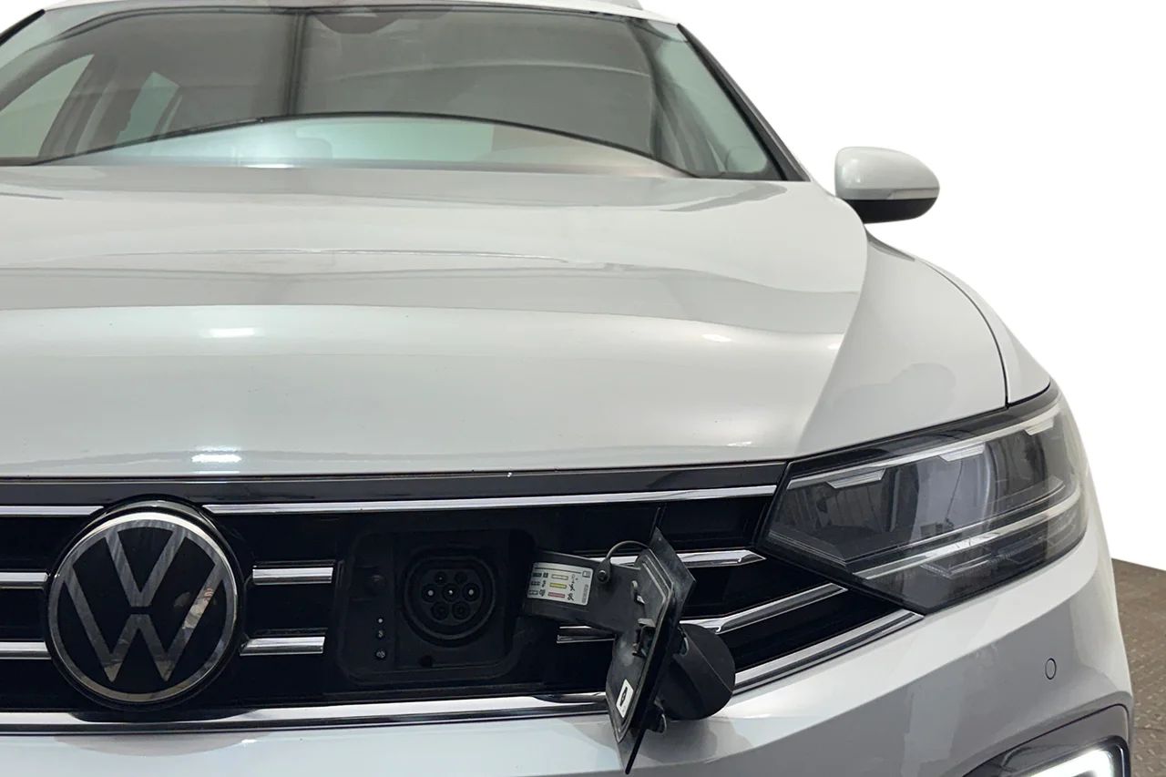 Volkswagen Passat SC GTE 1.4 TSI Läder/Alcantara Navi Kamera Cockpit Värmare – bild 3 av 37