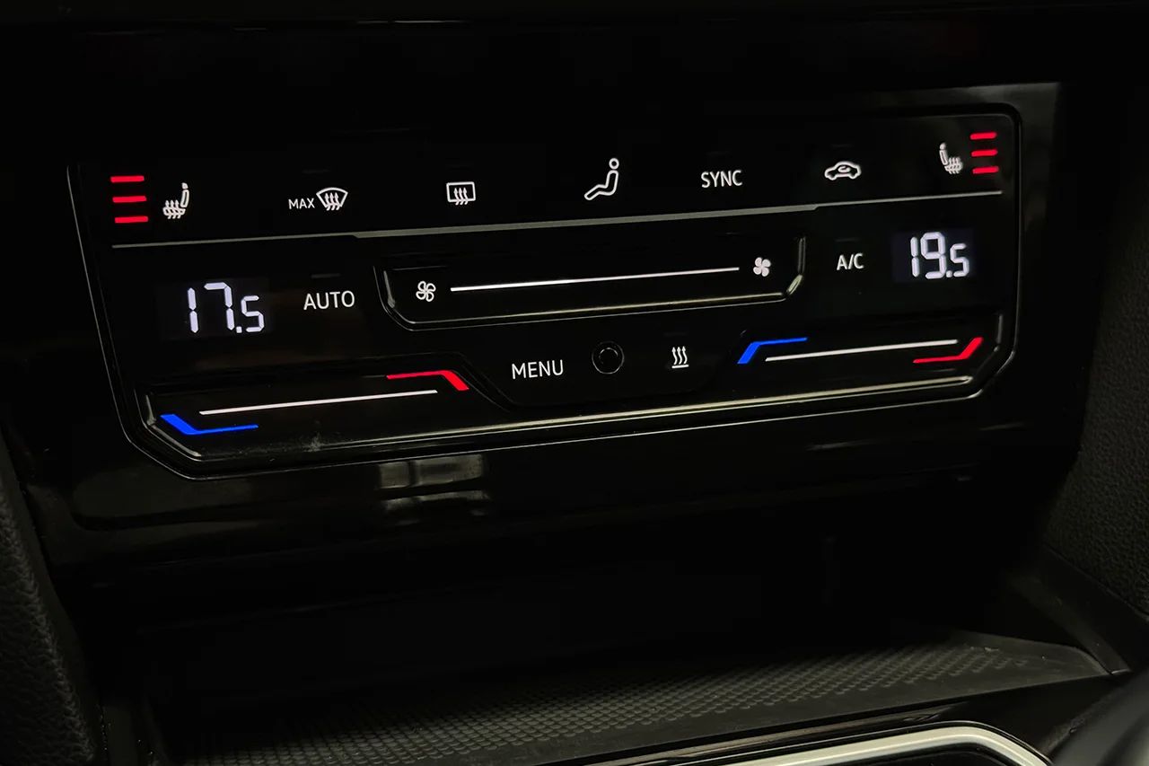Volkswagen Passat SC GTE 1.4 TSI Läder/Alcantara Navi Kamera Cockpit Värmare – bild 30 av 37