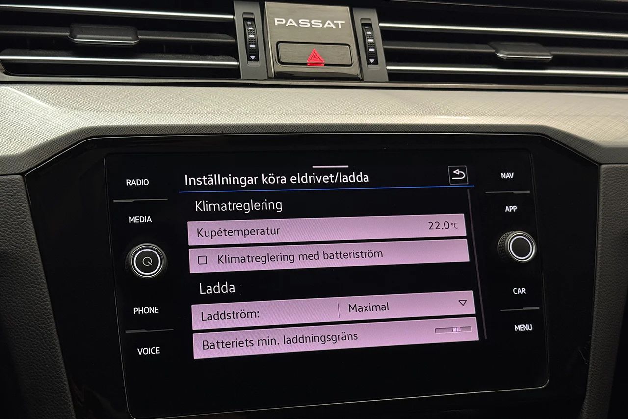 Volkswagen Passat SC GTE 1.4 TSI Läder/Alcantara Navi Kamera Cockpit Värmare – bild 28 av 37