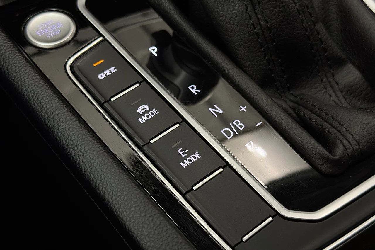 Volkswagen Passat SC GTE 1.4 TSI Läder/Alcantara Navi Kamera Cockpit Värmare – bild 32 av 37