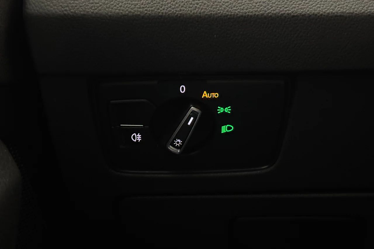 Volkswagen Passat SC GTE 1.4 TSI Läder/Alcantara Navi Kamera Cockpit Värmare – bild 36 av 37