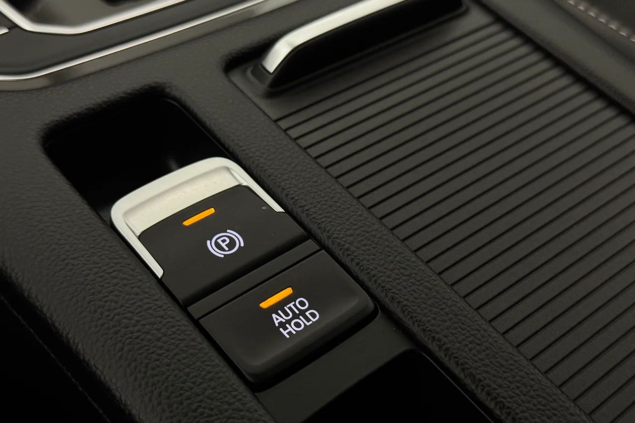 Volkswagen Passat SC GTE 1.4 TSI Läder/Alcantara Navi Kamera Cockpit Värmare – bild 34 av 37