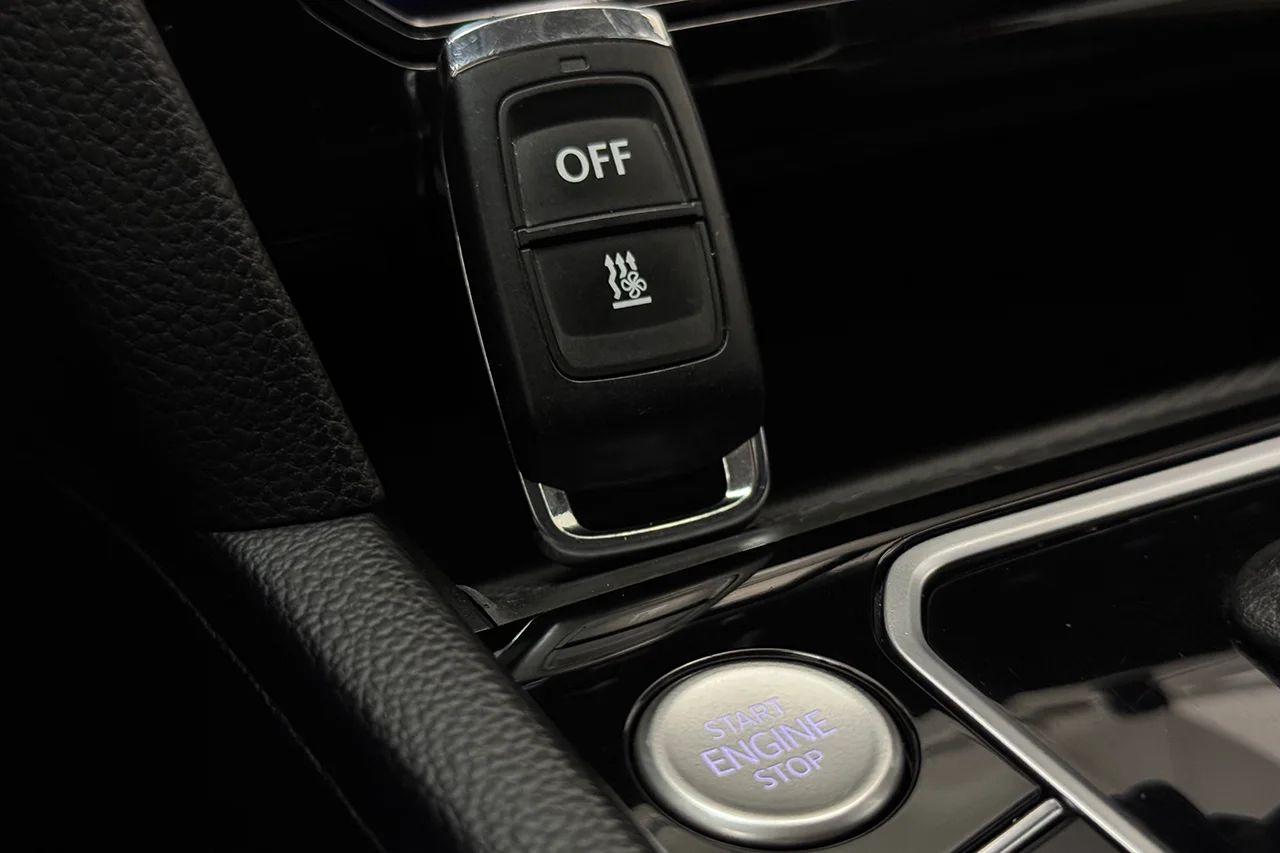 Volkswagen Passat SC GTE 1.4 TSI Läder/Alcantara Navi Kamera Cockpit Värmare – bild 35 av 37
