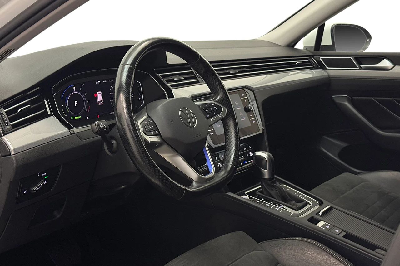 Volkswagen Passat SC GTE 1.4 TSI Läder/Alcantara Navi Kamera Cockpit Värmare – bild 14 av 37