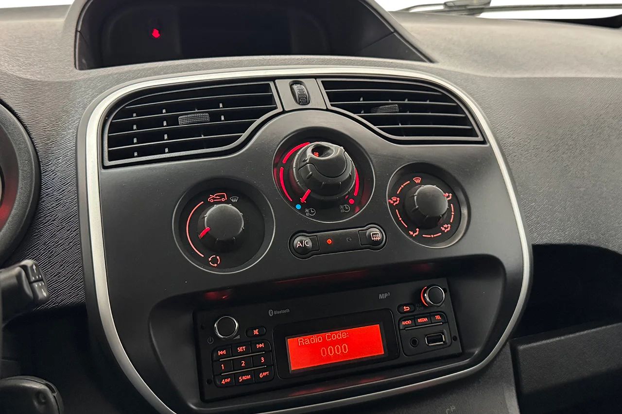 Renault Kangoo ZE Maxi 33 kWh Köpt batteri Inredd Värmare P-Sens MOMS – bild 19 av 22