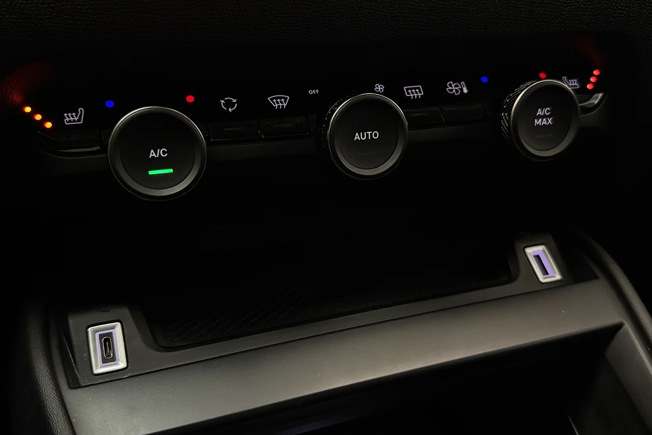 Citroën ë-C4 50 kWh HUD Navi Kamera Delläder CCS 136hk – bild 24 av 29