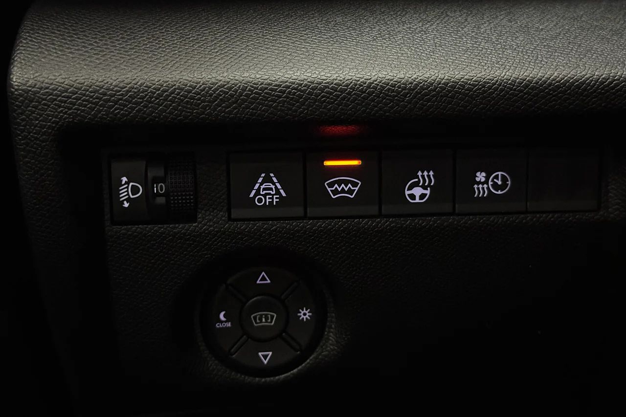 Citroën ë-C4 50 kWh HUD Navi Kamera Delläder CCS 136hk – bild 26 av 29