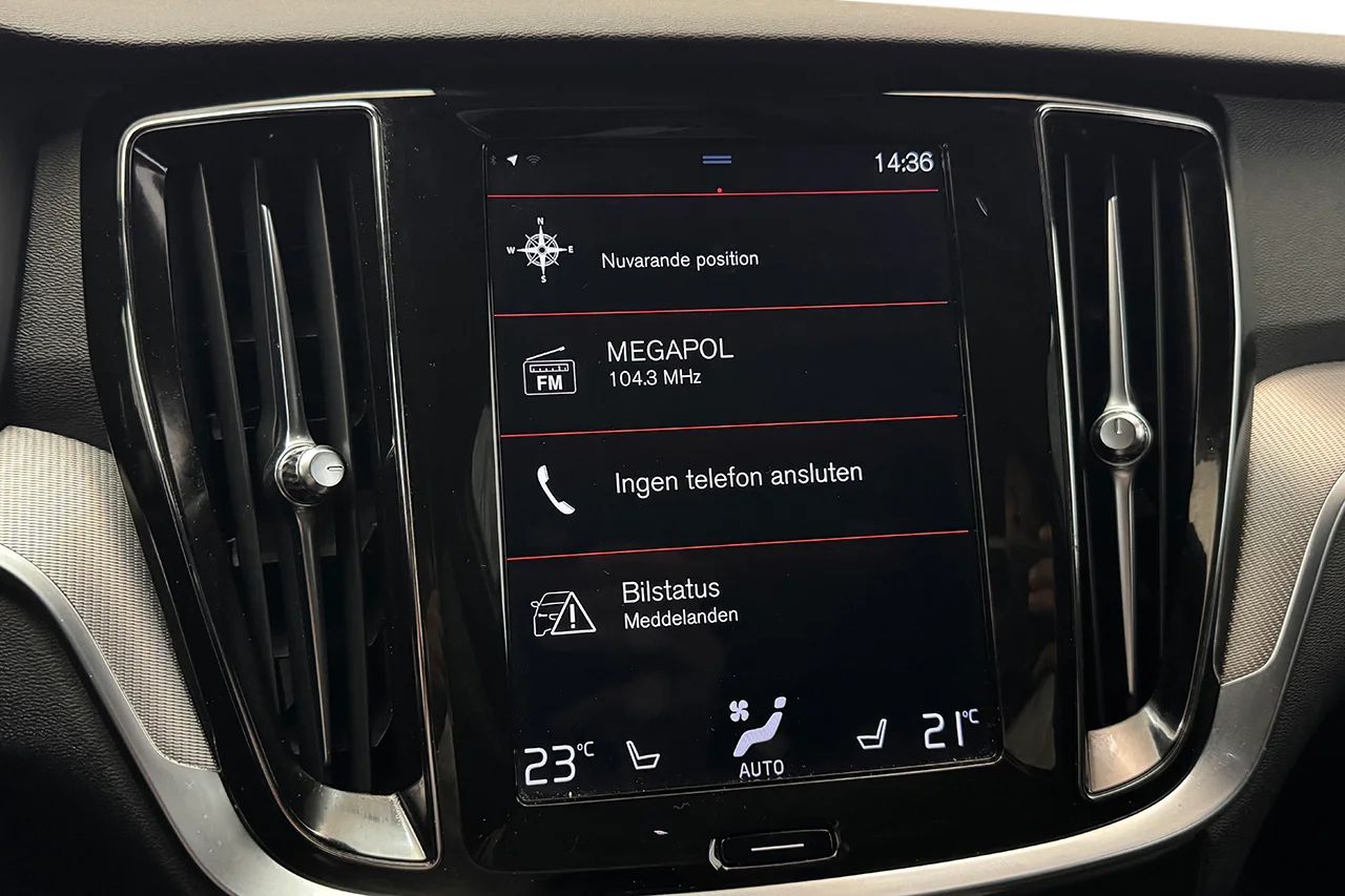 Volvo V60 D4 AWD Aut R-Design Pano Navi Värmare Delläder MOMS – bild 27 av 34