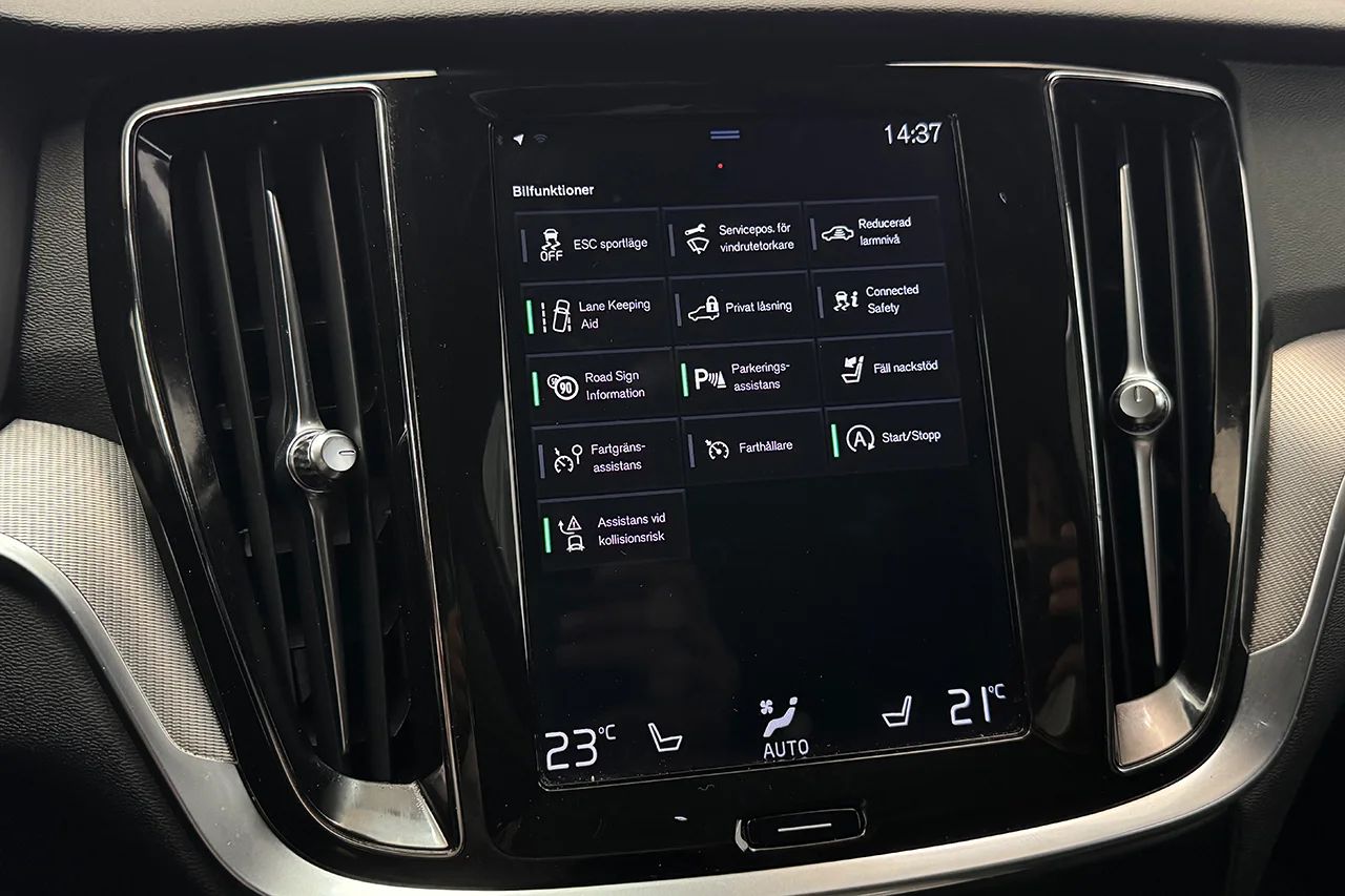 Volvo V60 D4 AWD Aut R-Design Pano Navi Värmare Delläder MOMS – bild 25 av 34