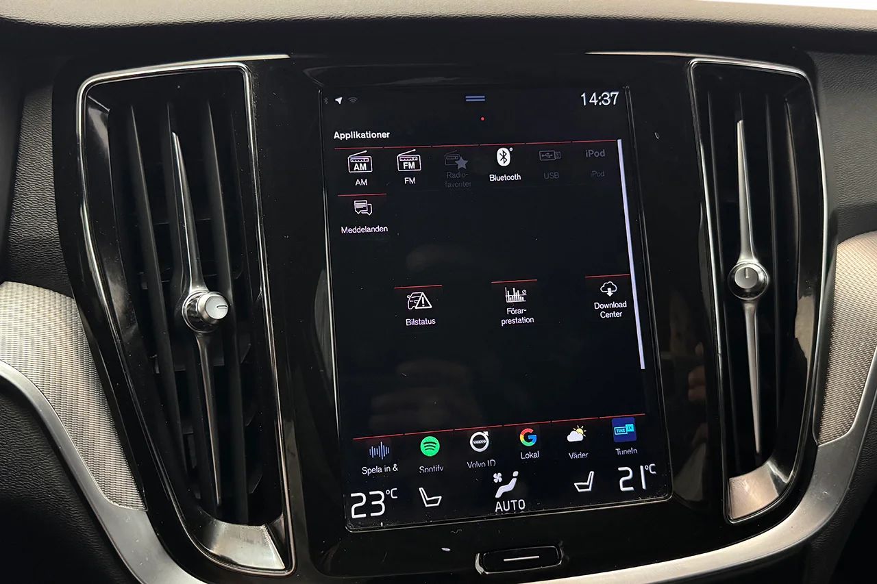Volvo V60 D4 AWD Aut R-Design Pano Navi Värmare Delläder MOMS – bild 26 av 34