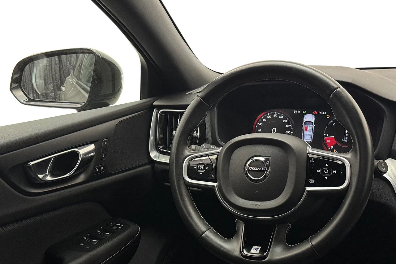 Volvo V60 D4 AWD Aut R-Design Pano Navi Värmare Delläder MOMS – bild 18 av 34