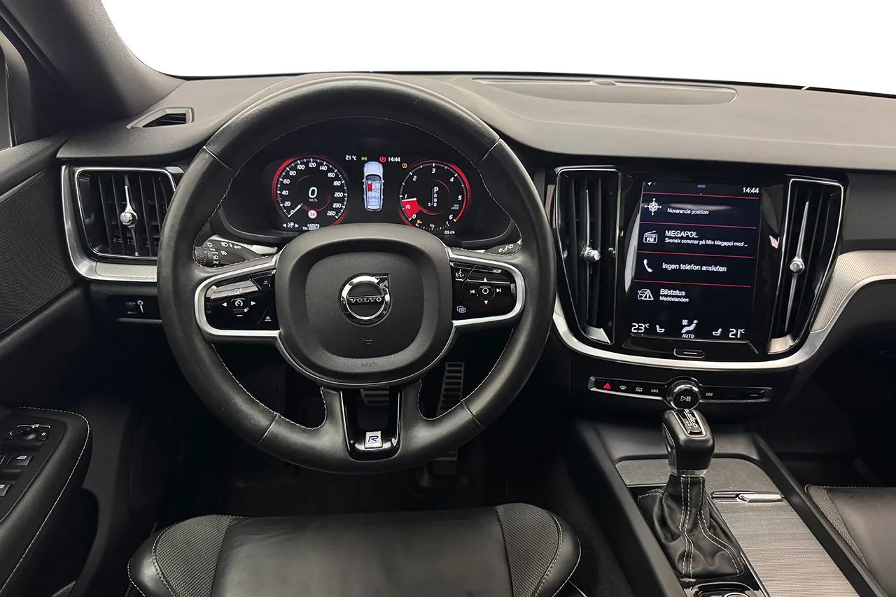 Volvo V60 D4 AWD Aut R-Design Pano Navi Värmare Delläder MOMS – bild 19 av 34