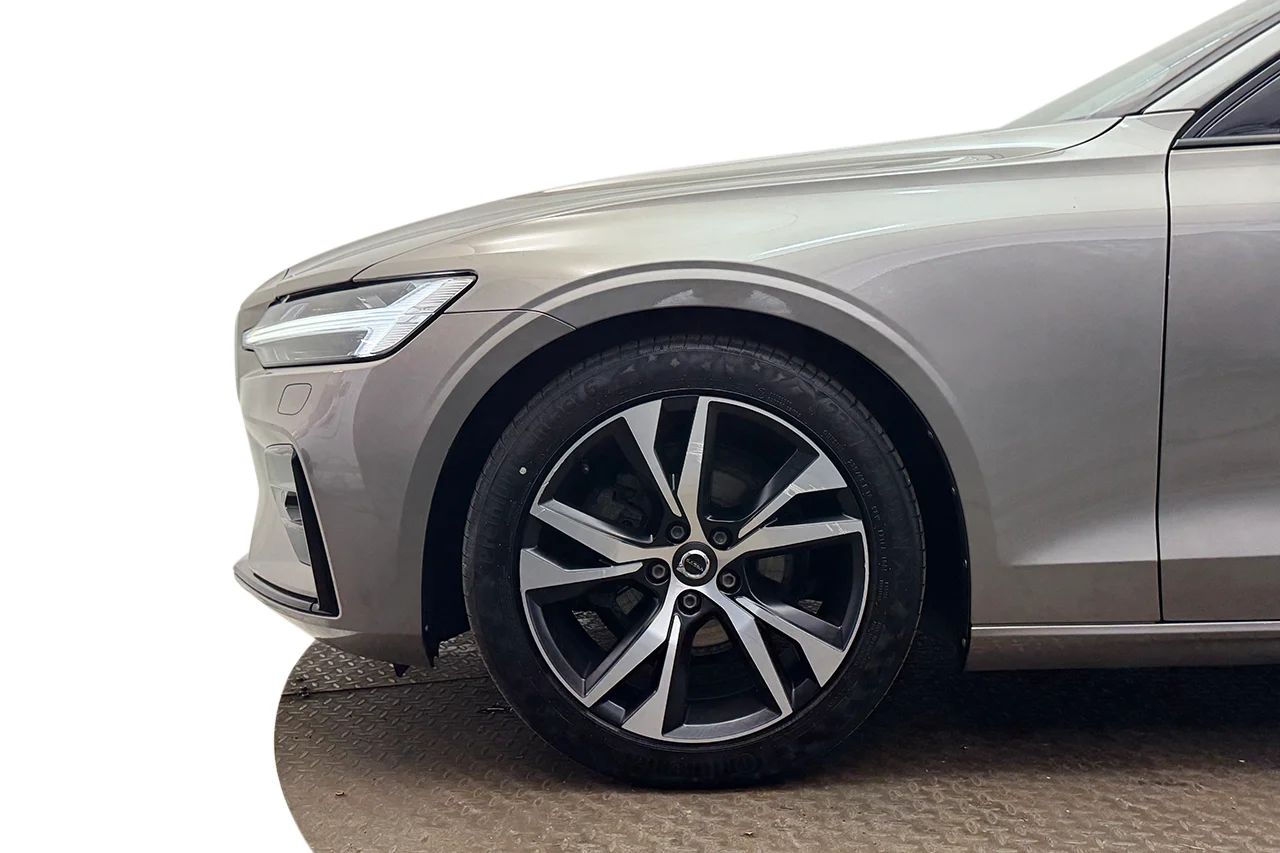 Volvo V60 D4 AWD Aut R-Design Pano Navi Värmare Delläder MOMS – bild 10 av 34