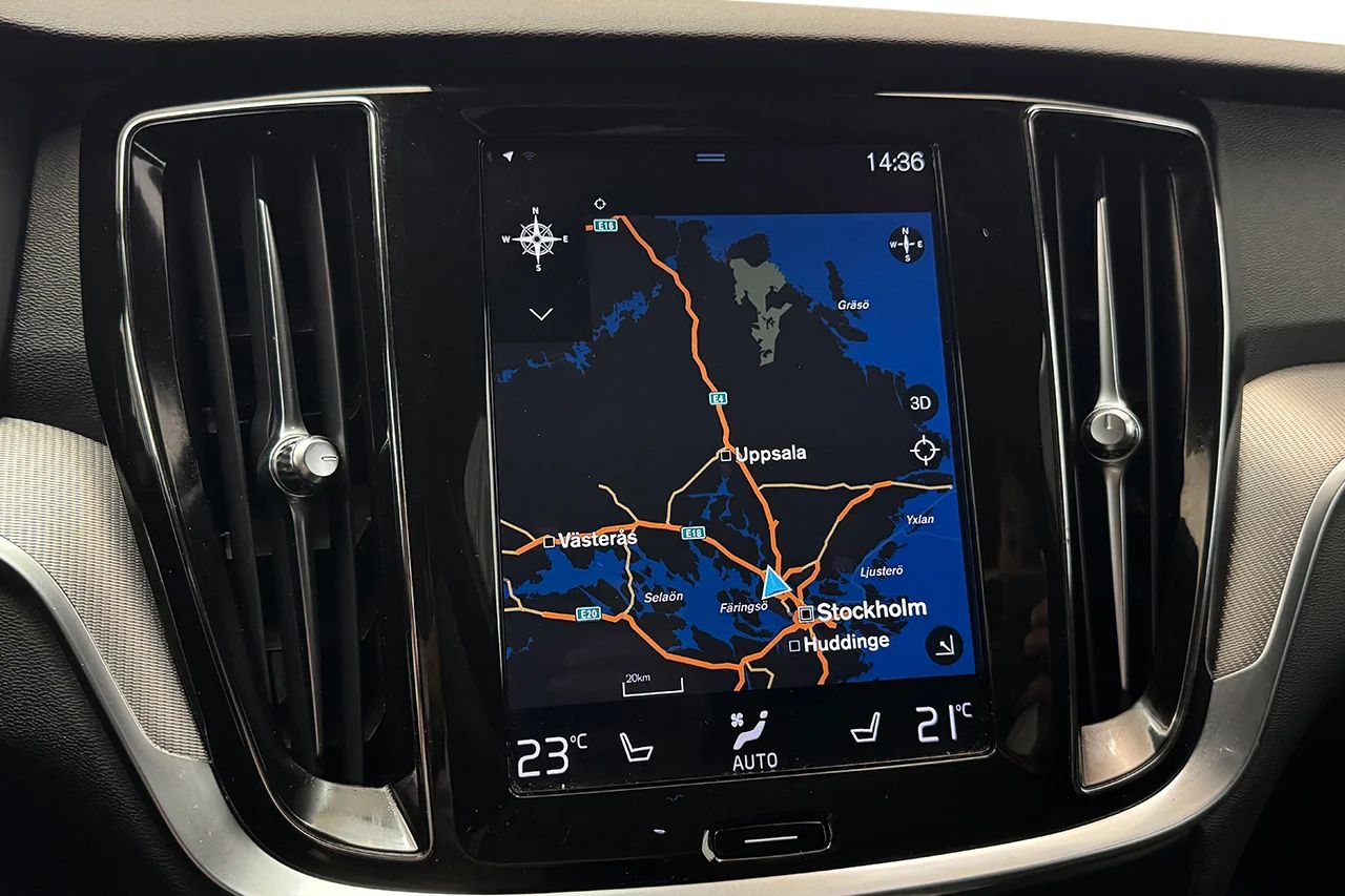 Volvo V60 D4 AWD Aut R-Design Pano Navi Värmare Delläder MOMS – bild 22 av 34