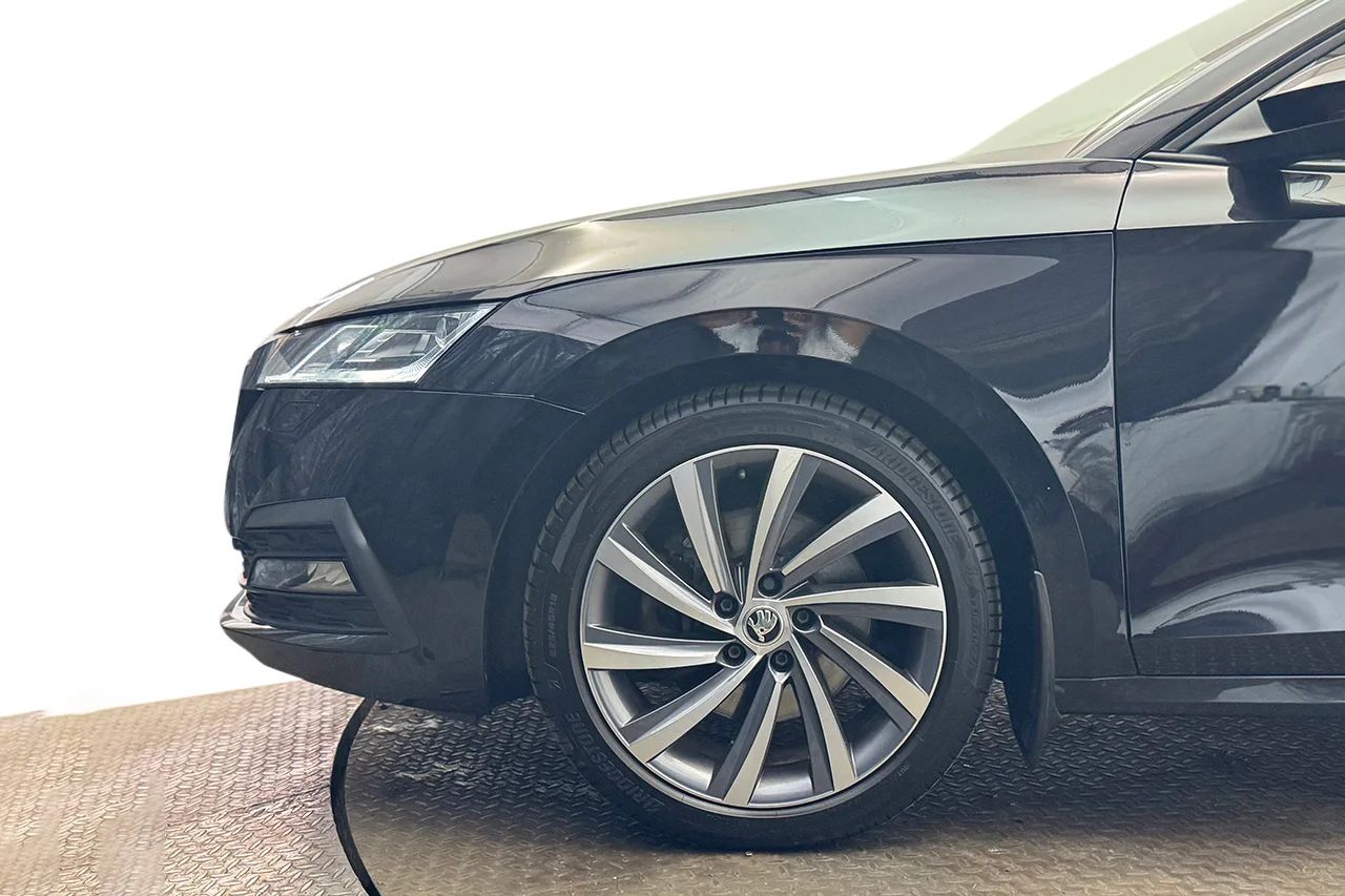 Skoda Octavia Kombi 2.0 TDI 4x4 Style Drag Kamera Cockpit Stolminne 200hk – bild 10 av 37