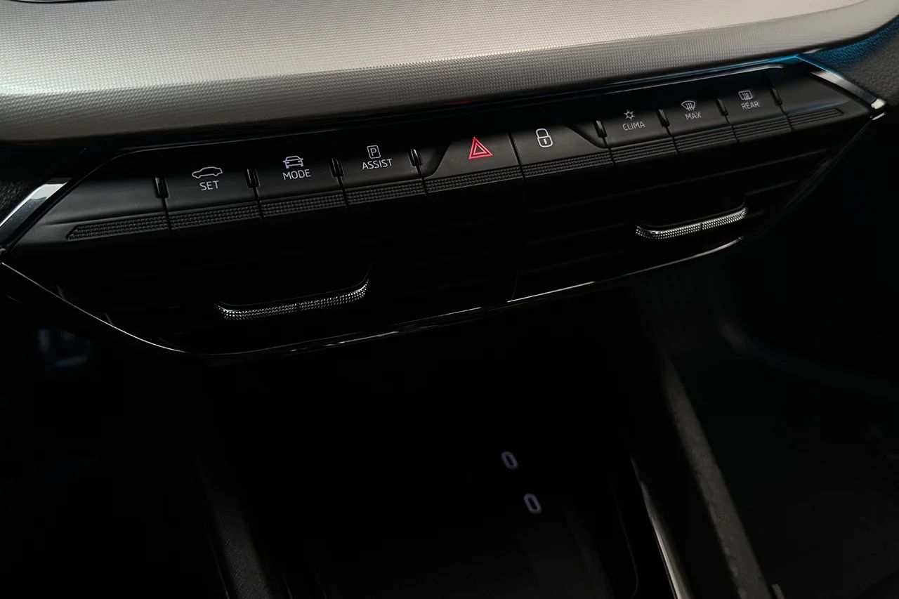 Skoda Octavia Kombi 2.0 TDI 4x4 Style Drag Kamera Cockpit Stolminne 200hk – bild 30 av 37
