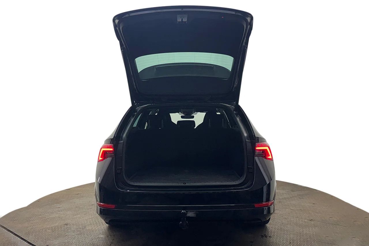 Skoda Octavia Kombi 2.0 TDI 4x4 Style Drag Kamera Cockpit Stolminne 200hk – bild 7 av 37