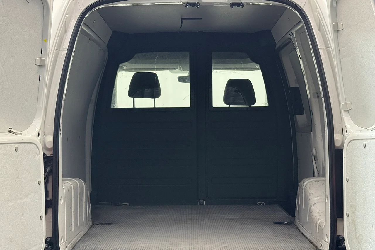 Volkswagen Caddy Skap 2.0 TDI Aut Drag Värmare P-Sens LED-ramp MOMS 102hk – bild 12 av 25