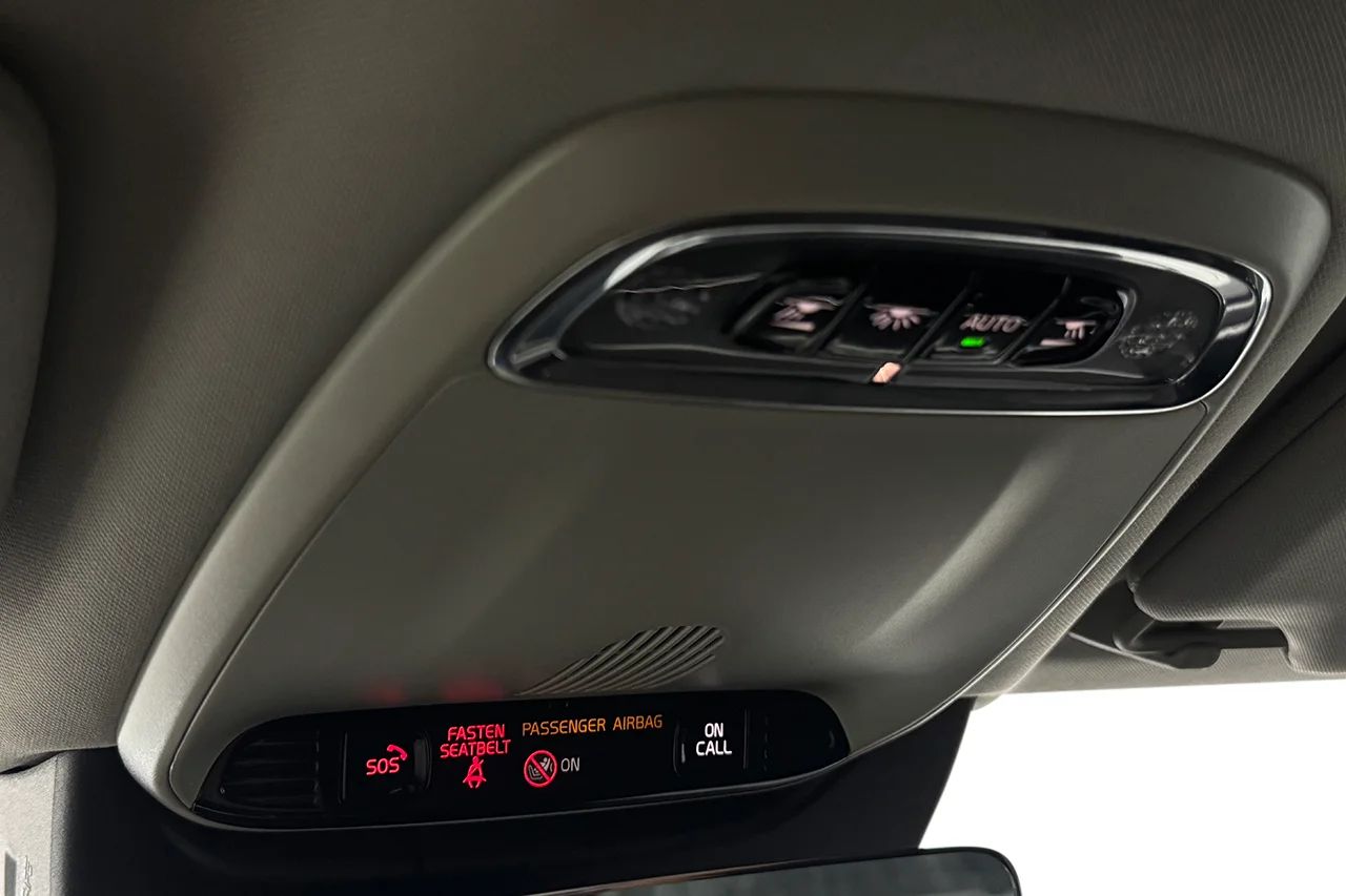 Volvo S90 T4 Aut Momentum Delläder Värmare Cockpit 190hk – bild 28 av 31
