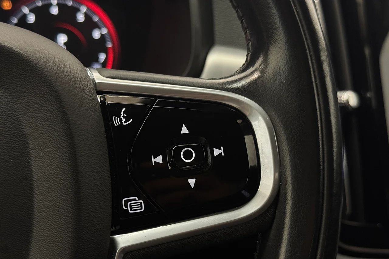 Volvo S90 T4 Aut Momentum Delläder Värmare Cockpit 190hk – bild 19 av 31