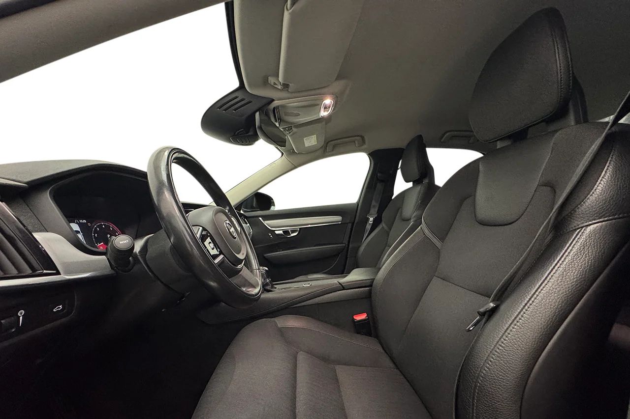 Volvo S90 T4 Aut Momentum Delläder Värmare Cockpit 190hk – bild 11 av 31