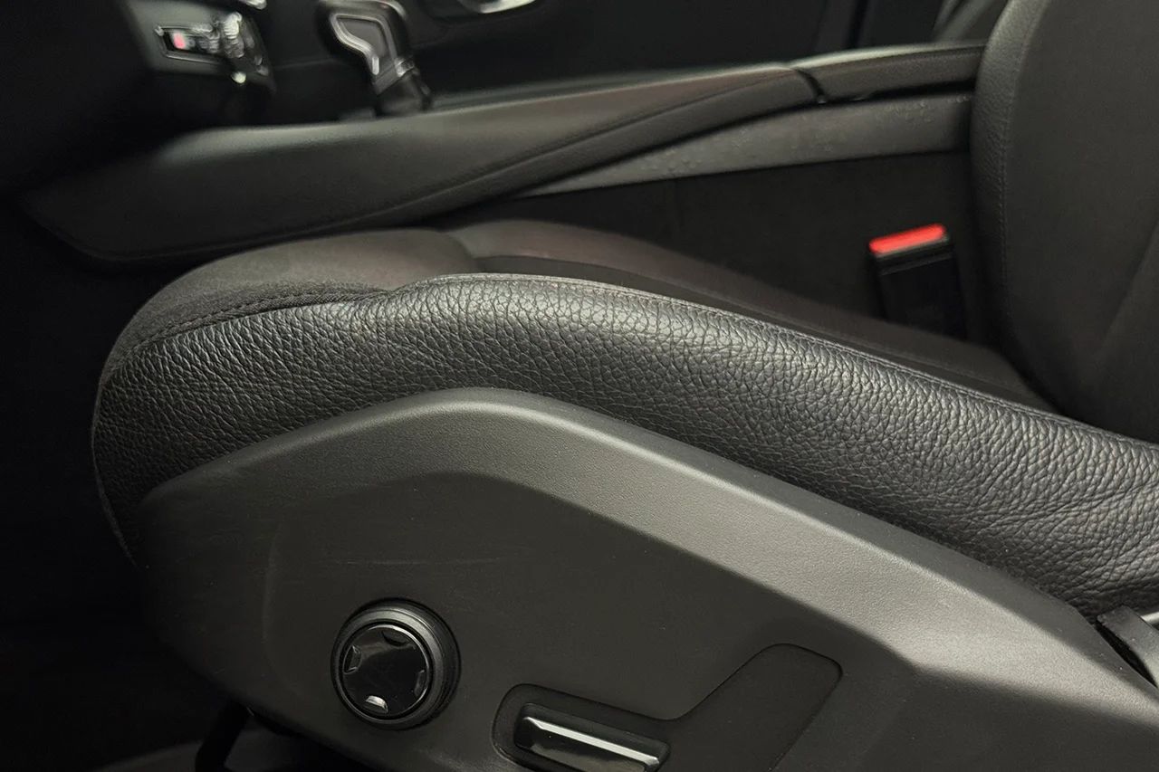 Volvo S90 T4 Aut Momentum Delläder Värmare Cockpit 190hk – bild 13 av 31