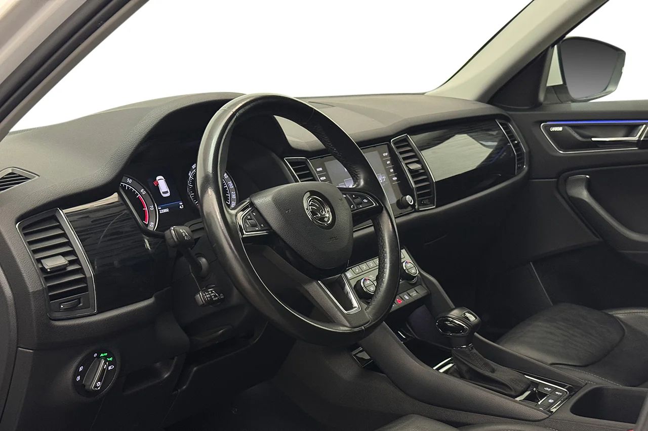 Skoda Kodiaq 2.0 TSI 4x4 Aut Business Drag Läder Stolminne 360° CANTON 180hk – bild 12 av 33