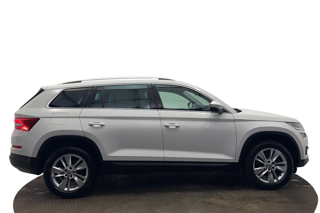 Skoda Kodiaq 2.0 TSI 4x4 Aut Business Drag Läder Stolminne 360° CANTON 180hk – bild 4 av 33
