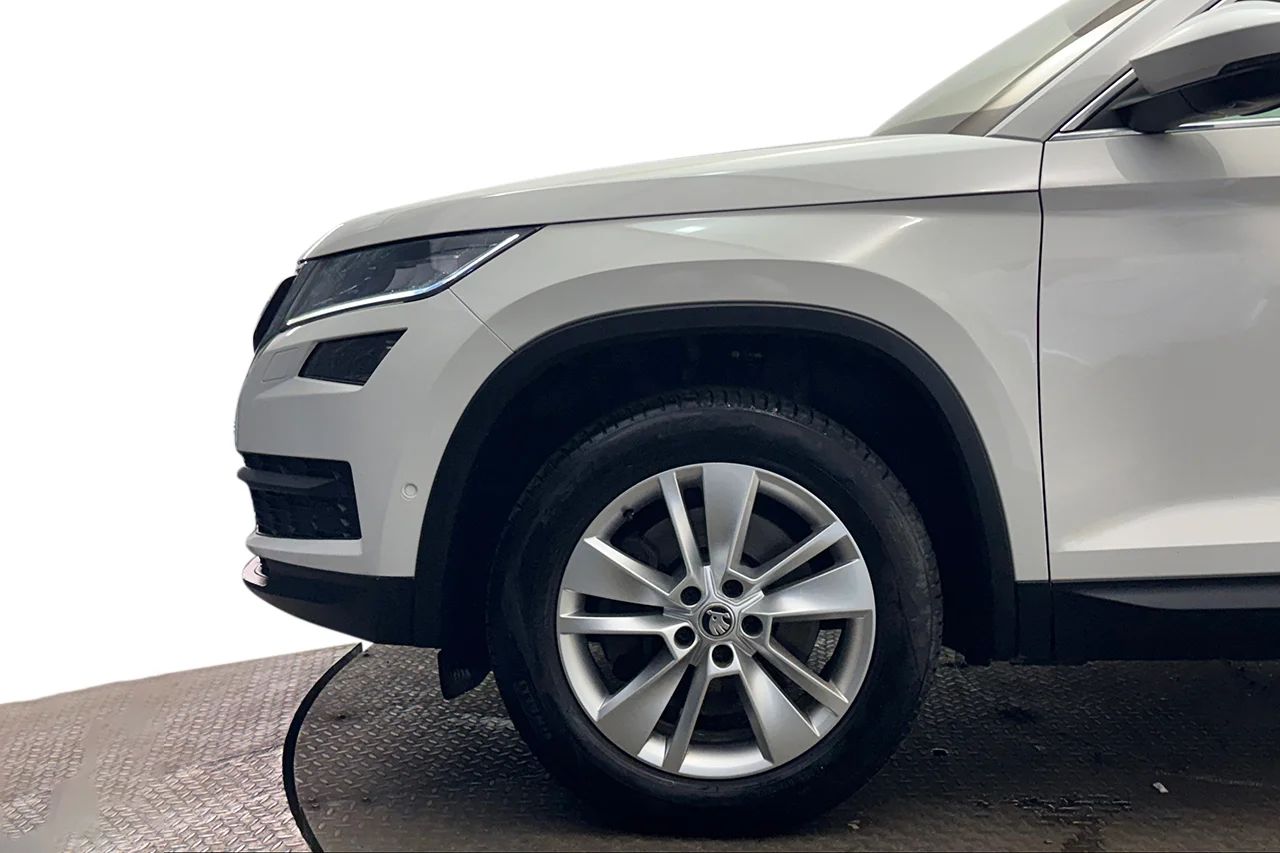 Skoda Kodiaq 2.0 TSI 4x4 Aut Business Drag Läder Stolminne 360° CANTON 180hk – bild 10 av 33
