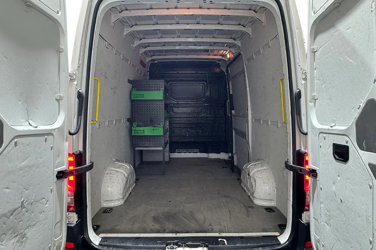 Volkswagen Crafter 35 L3H3 2.0 TDI Aut Drag Inredd Kamera Värmare MOMS – bild 10 av 23