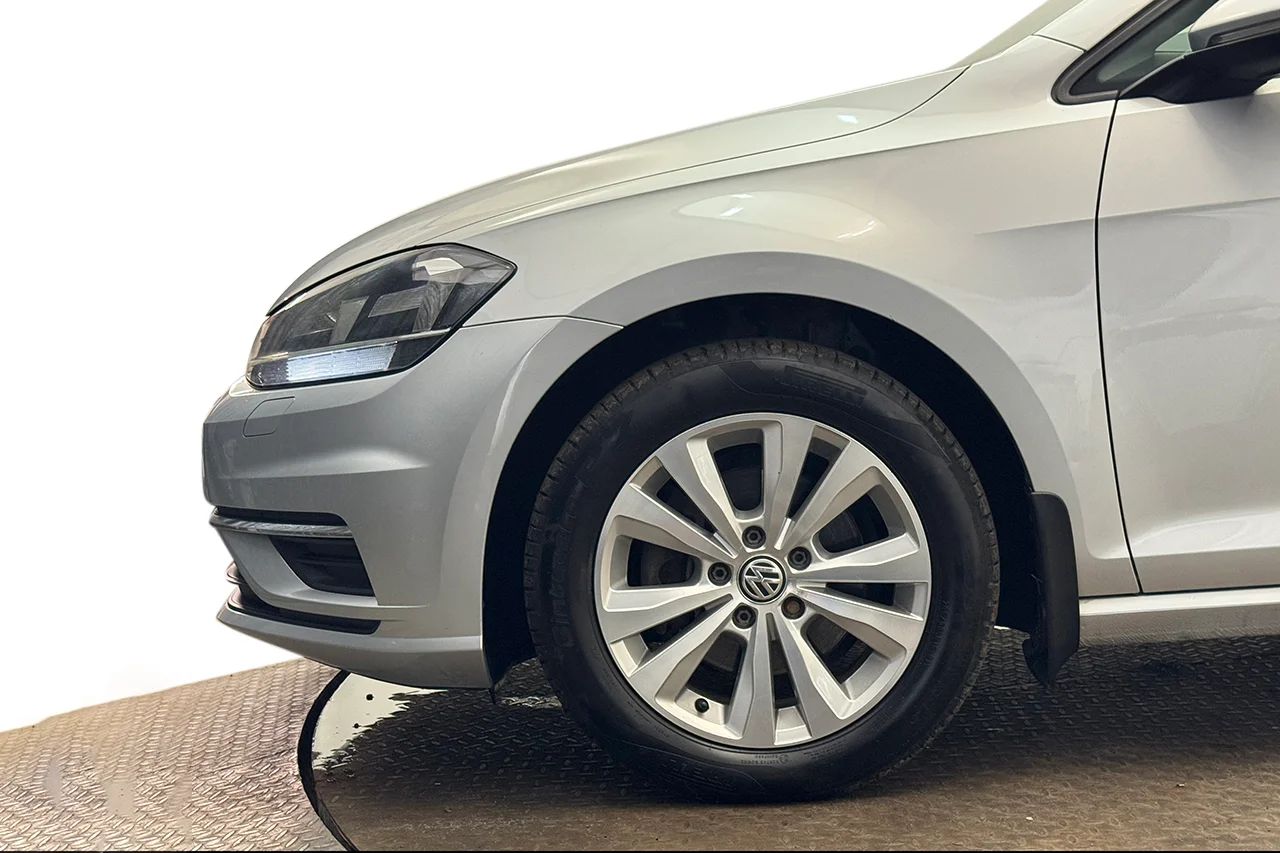 Volkswagen Golf SC 1.0 TSI Drag Kamera AppConnect 110hk – bild 10 av 27