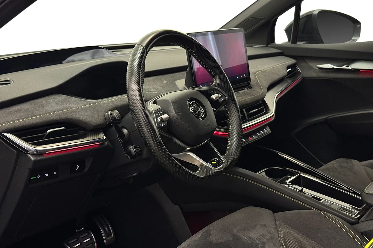 Skoda Enyaq Coupé RS Solid Advanced Drag CANTON HUD Pano Stolsminne 340hk – bild 13 av 37
