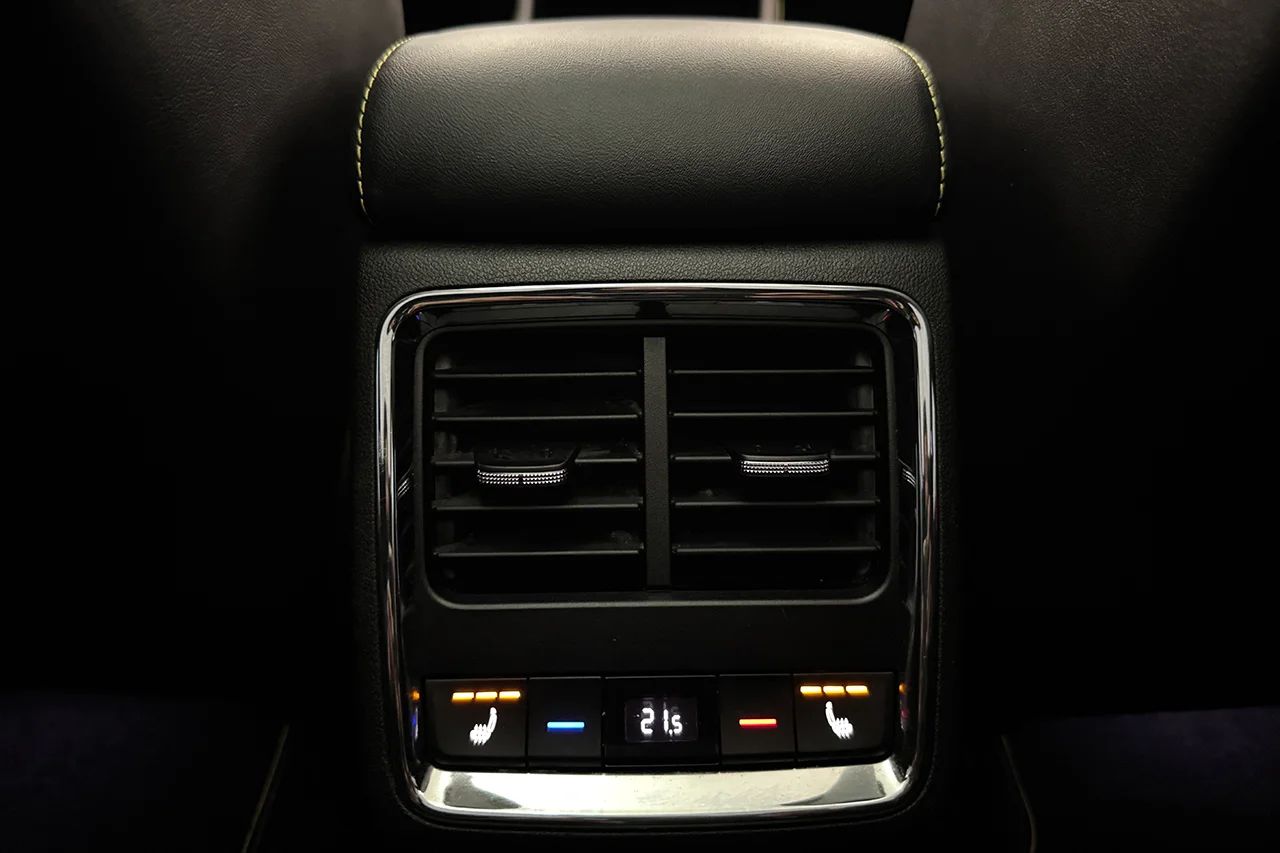 Skoda Enyaq Coupé RS Solid Advanced Drag CANTON HUD Pano Stolsminne 340hk – bild 17 av 37