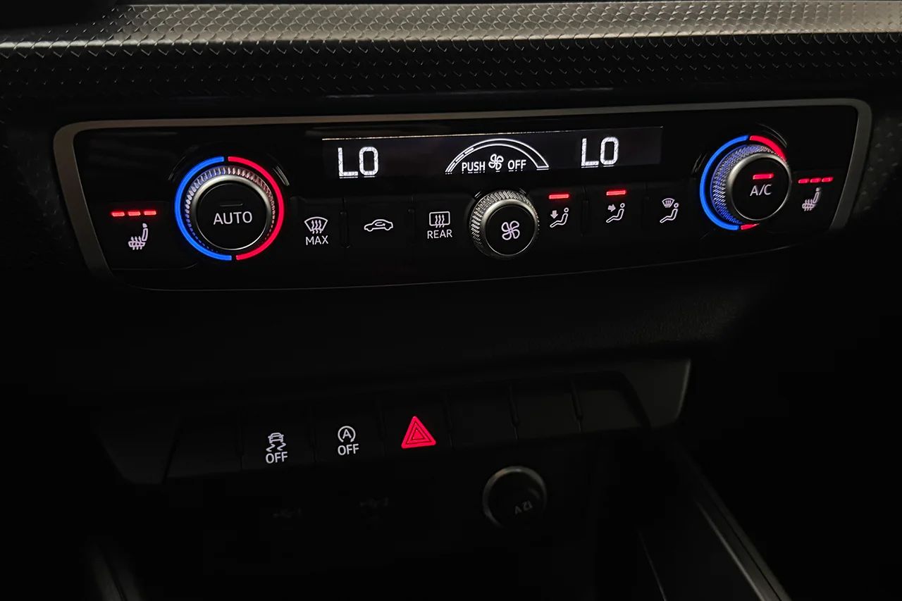Audi A1 Sportback 30 TFSI Automat Proline Cockpit P-Sensorer MOMS 116hk – bild 24 av 29