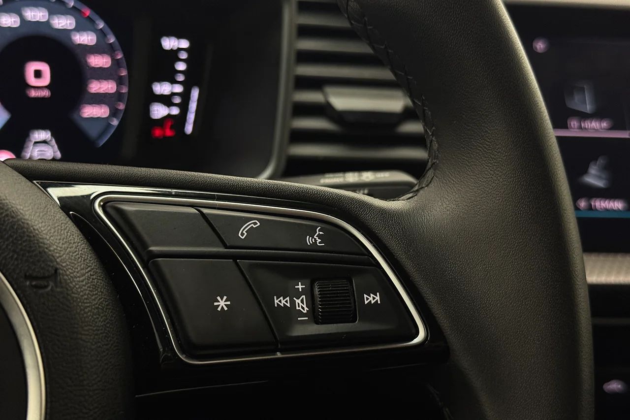 Audi A1 Sportback 30 TFSI Automat Proline Cockpit P-Sensorer MOMS 116hk – bild 18 av 29