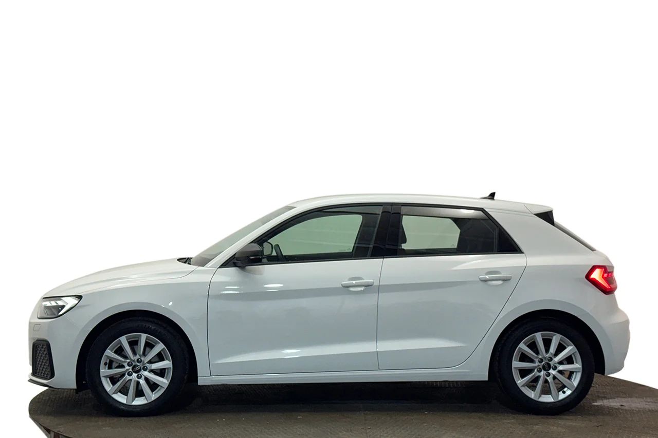 Audi A1 Sportback 30 TFSI Automat Proline Cockpit P-Sensorer MOMS 116hk – bild 9 av 29