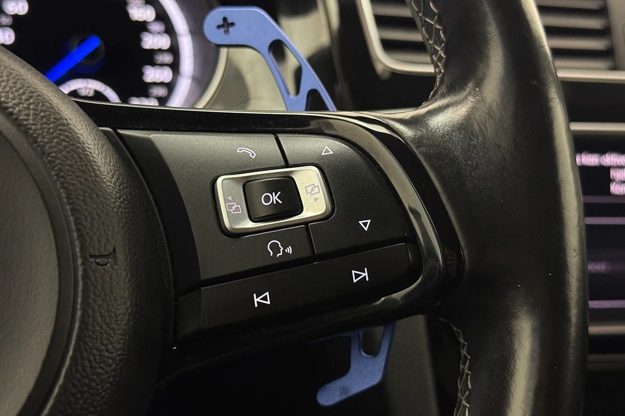 Volkswagen Golf 5-d R 2.0 TSI Aut 4M Kamera P-Sens DYNAUDIO Kamkedja 300hk – bild 23 av 33