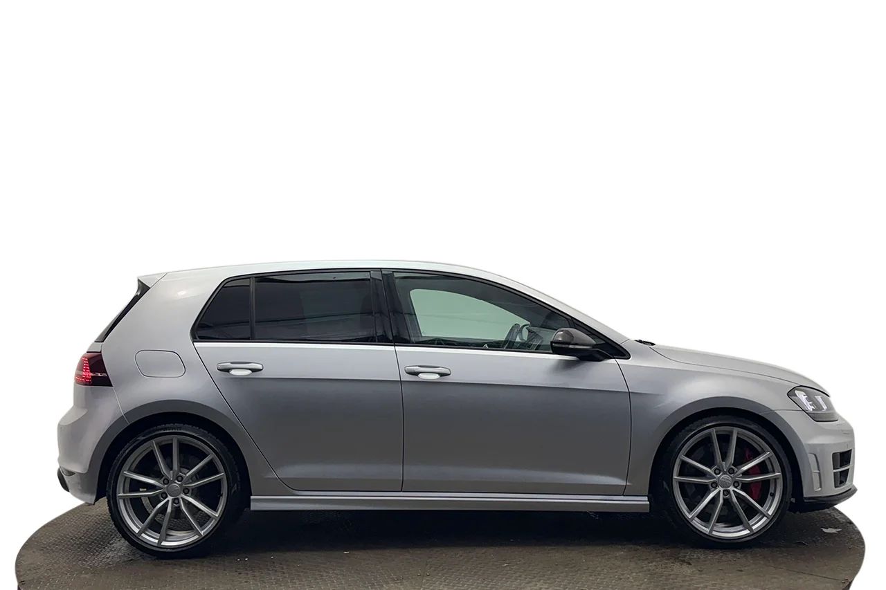 Volkswagen Golf 5-d R 2.0 TSI Aut 4M Kamera P-Sens DYNAUDIO Kamkedja 300hk – bild 4 av 33