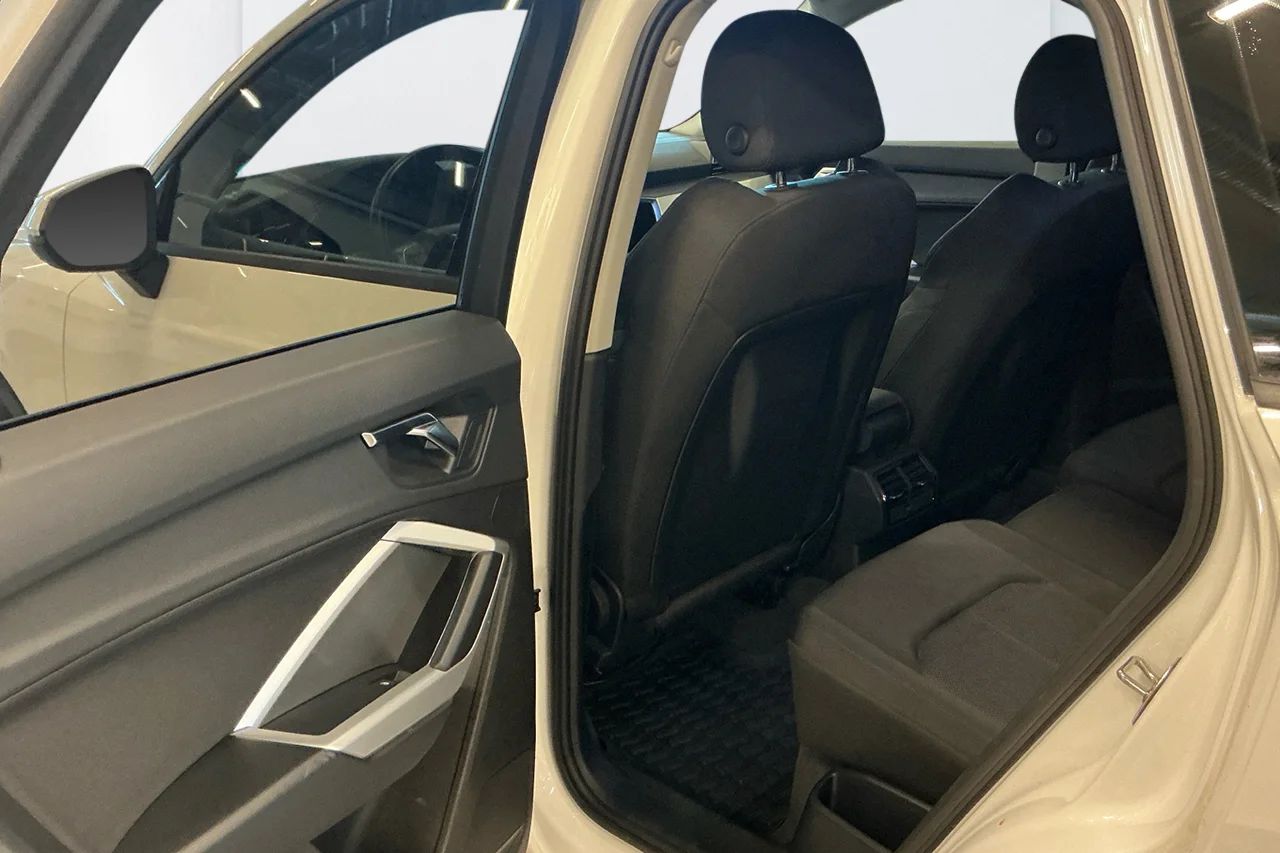 Audi Q3 35 TDI Aut Proline Advanced Drag Cockpit Värmare 150hk – bild 7 av 10